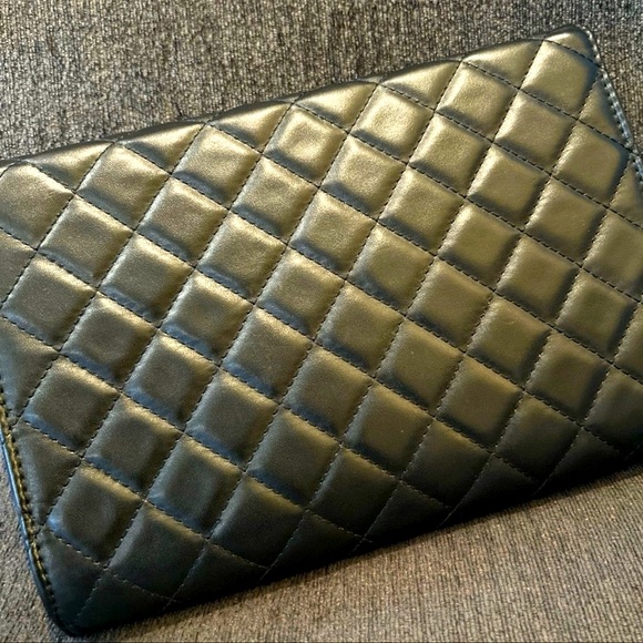 Womens Ashley Stewart Versatile Quilted Clutch - Picture 3 of 10